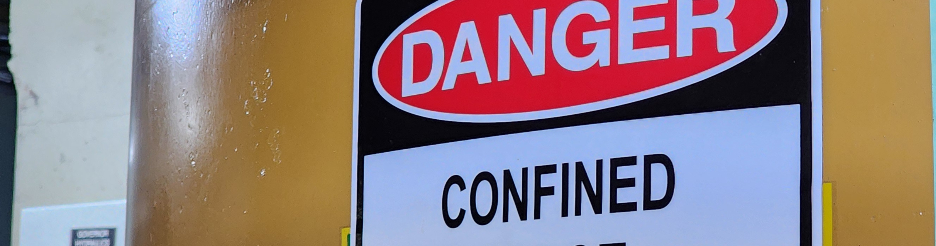 The differences between indoor and outdoor safety sign installati...